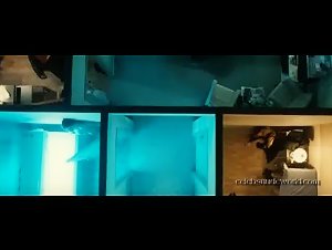 Jelena Gavrilovic , Rie Rasmussen in Human Zoo (2009) 19