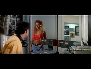 Maria Jose del Valle in Amo tu cama rica (1992) 12