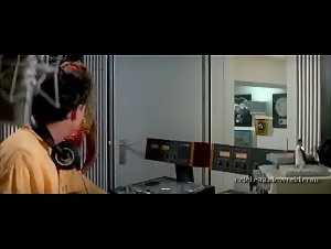 Maria Jose del Valle in Amo tu cama rica (1992) 14