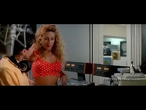 Maria Jose del Valle in Amo tu cama rica (1992) 16