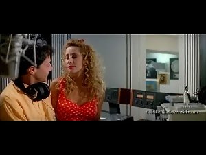 Maria Jose del Valle in Amo tu cama rica (1992) 17