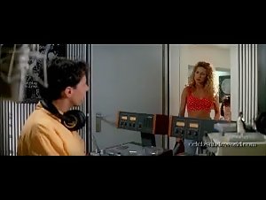 Maria Jose del Valle in Amo tu cama rica (1992) 2