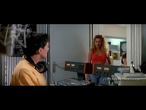 Maria Jose del Valle in Amo tu cama rica (1992)