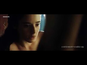 Pilar Lopez de Ayala in Juana la Loca (2001) 12