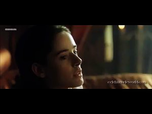 Pilar Lopez de Ayala in Juana la Loca (2001) 14