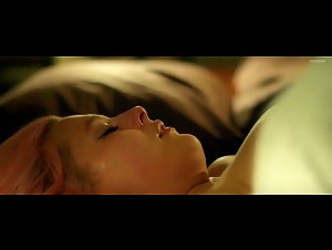 Roberta Reichhardt in Comeback (2015) 17