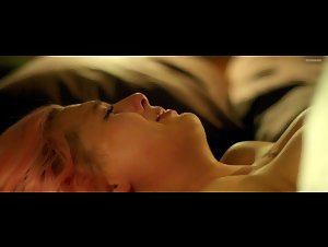 Roberta Reichhardt in Comeback (2015) 19