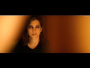 Roberta Reichhardt in Comeback (2015) 4