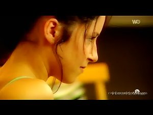 Tiffany Hopkins Cleavage , boobs in Pretes a tout (2005) 3