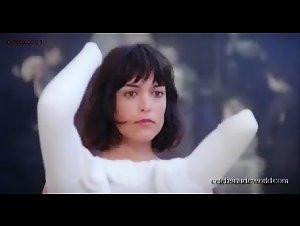 Vimala Pons in La fille du 14 juillet (2013) 1