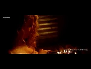 Violante Placido in L'anima gemella (2002) 2