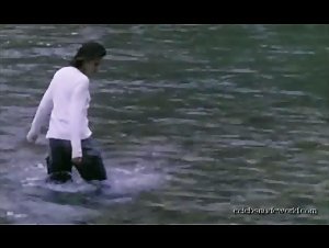 Virginie Ledoyen in L'eau froide (1994) 2