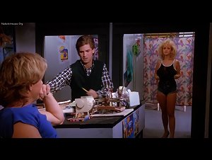Bobbi Pavis in Malibu Bikini Shop (1986) 1