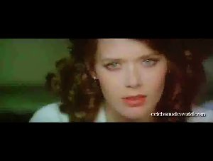 Caroline Laurence in Emmanuelle: L'antivierge (1975) 11