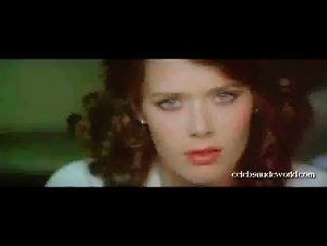 Caroline Laurence in Emmanuelle: L'antivierge (1975) 6