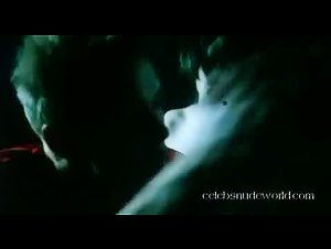 Delphine Chaneac in In extremis (2000) 14