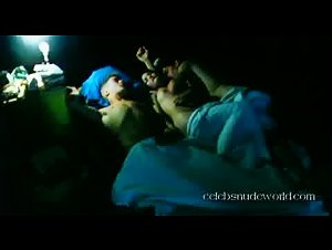 Delphine Chaneac in In extremis (2000) 20