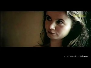 Emily Watson Brunette , Hot in Breaking the Waves (1996) 8