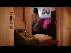 Emma Greenwell Brunette , Hot in Shameless (series) (2011)