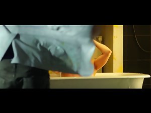 Leni Speidel bathtub , nude scene in Voyage (2013) 4