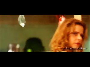Leona Cavalli in Amarelo Manga (2002) 13