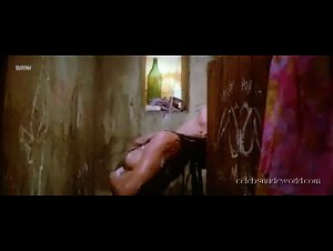 Rosa Fumetto in La lune dans le caniveau (1983) 7