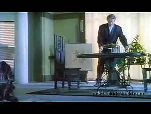 Tonya Kinzinger Flasing , boobs in Dancing Machine (1990) 9
