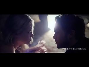 Cassandra Cruz , Gabriella Wilde in Squatters (2014) 11