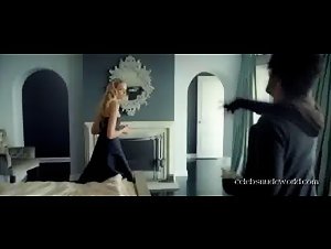 Cassandra Cruz , Gabriella Wilde in Squatters (2014) 9