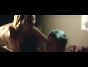 Diane Kruger nude, boobs scene in Inhale (2010) 8