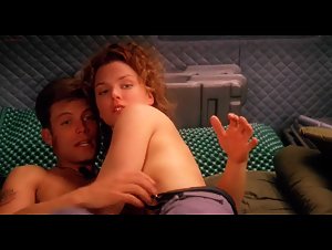 Dina Meyer in Starship Troopers (1997) 15