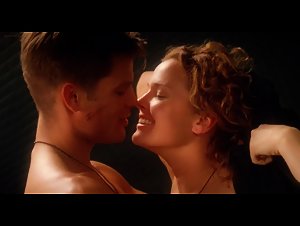 Dina Meyer in Starship Troopers (1997) 9