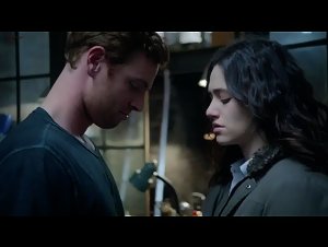 Emmy Rossum kissing , bra scene in Shameless (2011) 1