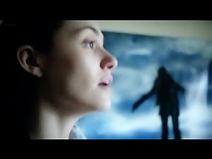 Emmy Rossum after shower , wet scene in Shameless (2011) 20
