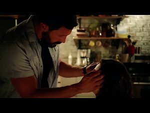 Emmy Rossum chating , bed scene in Shameless (2011) 10