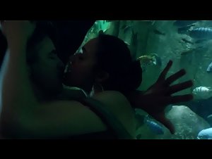 Emmy Rossum , Paige Diaz scene in Shameless (2011) 3