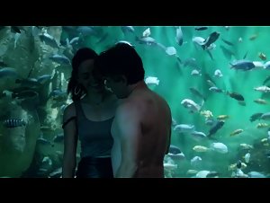 Emmy Rossum , Paige Diaz scene in Shameless (2011) 5