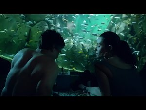 Emmy Rossum , Paige Diaz scene in Shameless (2011) 7