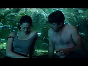 Emmy Rossum , Paige Diaz scene in Shameless (2011) 8