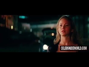 Jennifer Lawrence in Beaver (2011) 18