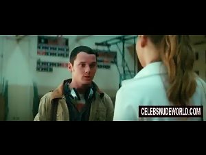 Jennifer Lawrence in Beaver (2011) 4