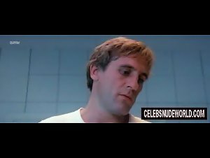Katya Berger in La lune dans le caniveau (1983) 15