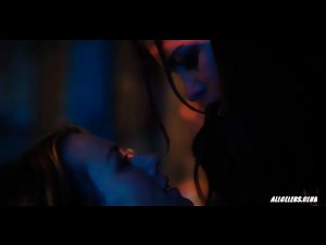 Naomi Watts and Sophie Cookson in Gypsy s01e07 11
