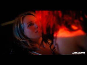 Naomi Watts and Sophie Cookson in Gypsy s01e07 5