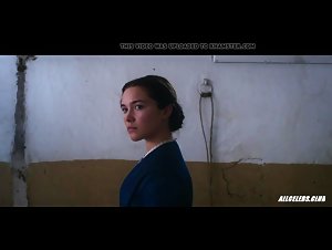 Florence Pugh nude, butt scene in Lady Macbeth 7