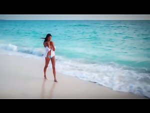 Jessica Gomes in Think about me 11