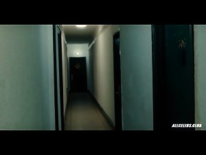 Amber Skye Noyes ,Jamie Neumann in The Deuce S01E01 17