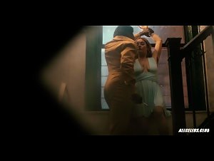 Amber Skye Noyes ,Jamie Neumann in The Deuce S01E01 20