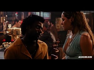 Amber Skye Noyes ,Jamie Neumann in The Deuce S01E01 4