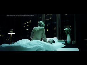 Sarah Butler ,Estella Warren Outdoor , Butt In The Stranger Within 8